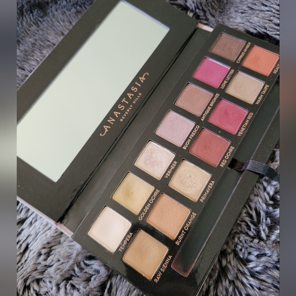 Modern Renaissance Palette ABH - Picture 2 of 5